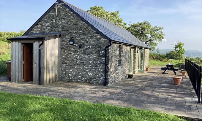 Tregaron Cottage | CWTCH, pet friendly, character holiday cottage in Pontrhydfendigaid