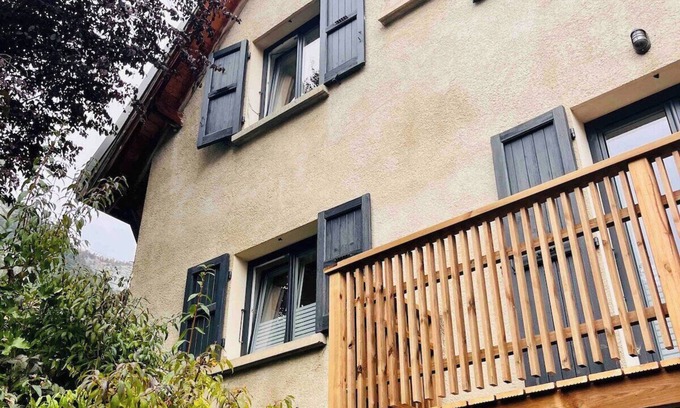 Le Bourg-d'Oisans House | CYCLIST FRIENDLY HOUSE, CENTRE OF BOURG D’OISANS - SLEEPS 4