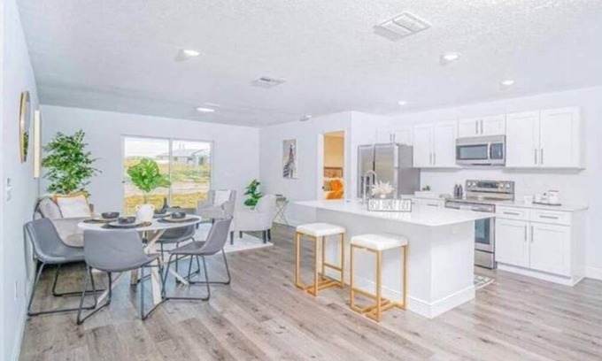 Candler House | Cypress Oasis 10 mins to santos trail 3b2b private home