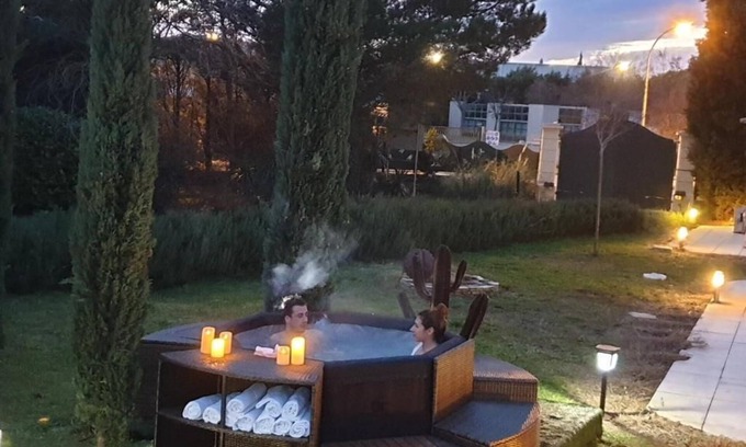 Rousset Hotel | Déjeunez Sous l'Arbre