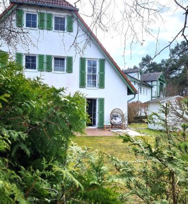 Peenemuende Apartment | Düne 4 - Ferienunterkunft mit eigenem Garten in der beliebten Dünenresidenz - sanftes Meeresrauschen inklusive