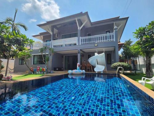 Central Pattaya Villa | D30长住优惠-市中心海边高端别墅区6间卧室泳池别墅