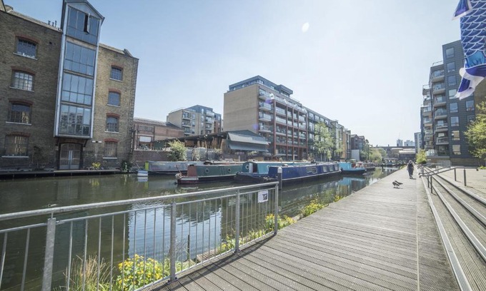 De Beauvoir Apartment | D8 - Canal View Apartment
