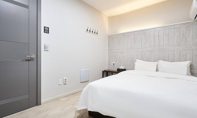 Ansan Hotel | Daebudo Winter Motel