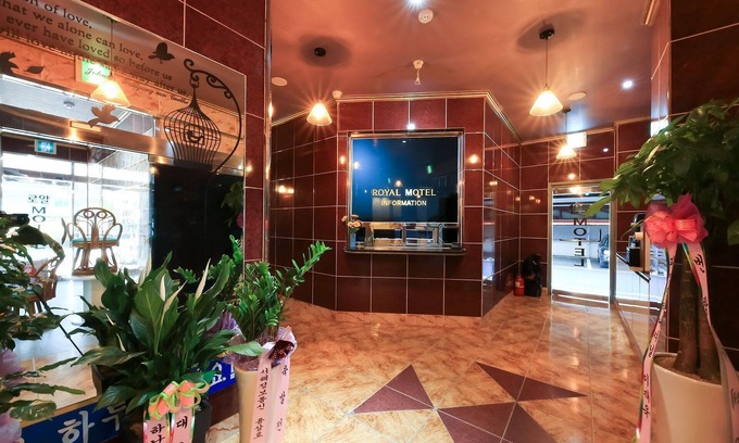Daedeok-gu Hotel | Daejeon Sintanjin Royal