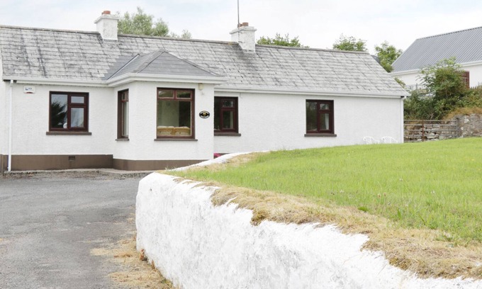 Grange Cottage | DAFFODIL COTTAGE, pet friendly in Grange, County Sligo