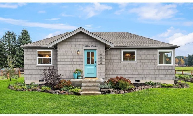 Carnation House | Dahlia House of Carnation