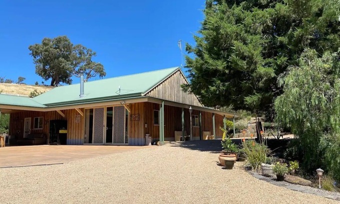 Bonnie Doon Cabin | Daisy Hill Lodge Bonnie Doon Lodge 2