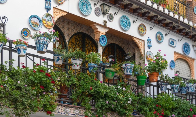 Centro - Sagrario Apartment | Dalí's Sanctuary in Granada Private Parking