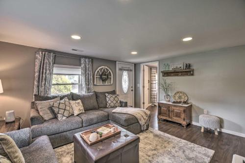 Damascus House | Damascus Cottage with Fire Pit - 1 Mi to Trails
