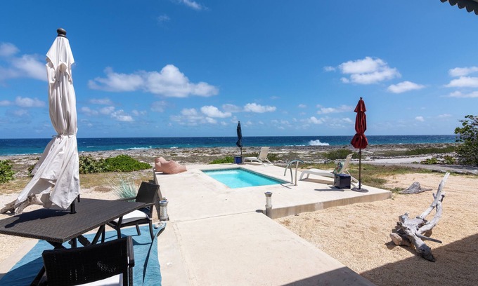 Spot Bay House | Dan's Dive Seaside Retreat in Spot Bay with Pool
