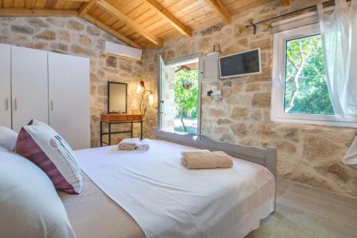 Vlachopoulatika House | Danae Studio