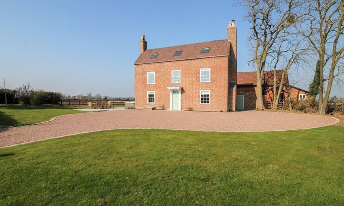 Claines Cottage | DANIELS FARMHOUSE, luxury holiday cottage, with hot tub in Claines