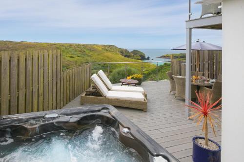 Mullion House | Daphne