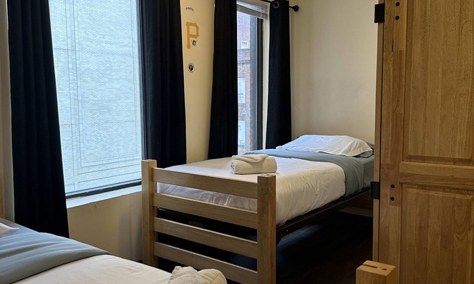 Downtown Pittsburgh Apartment | Darling Downtown Delightful Entire Efficiency APT