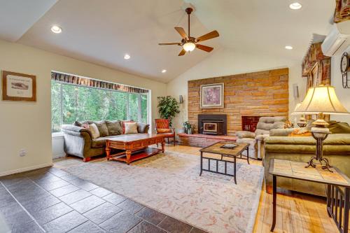 Darrington House | Darrington Home on River with Mountain Views