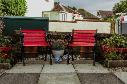 Largs House | Dawn Break Guest House