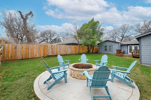 Central Arlington House | Daydream on Elm St - Dream City Retreats