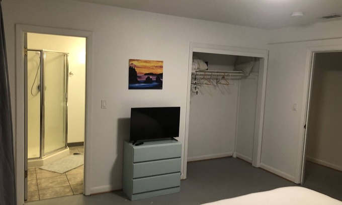 Salem Apartment | Daylight Basement Studio