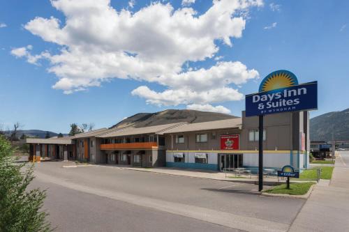 Heart of Missoula Hotel | Days Inn and Suites by Wyndham Downtown Missoula-University