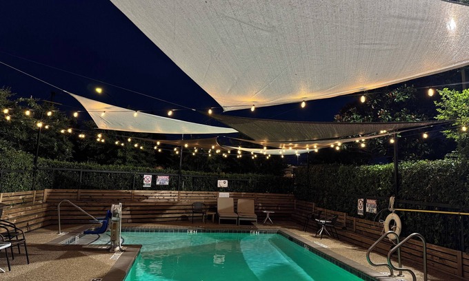 South Arlington Hotel | Days Inn by Wyndham Arlington