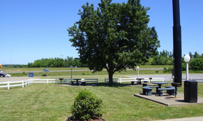 Calvert City Hotel | Days Inn by Wyndham Calvert City/Paducah East