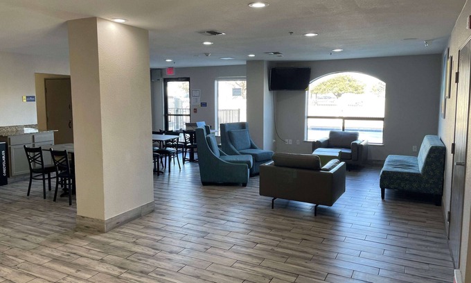 Garland Hotel | Days Inn by Wyndham Dallas Garland West