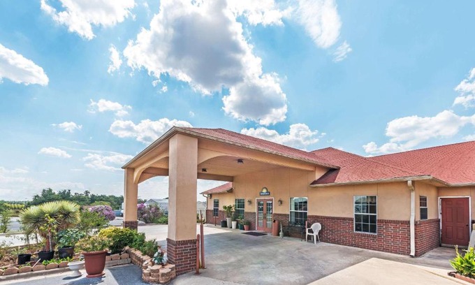 Gainesville Hotel | Days Inn by Wyndham Gainesville