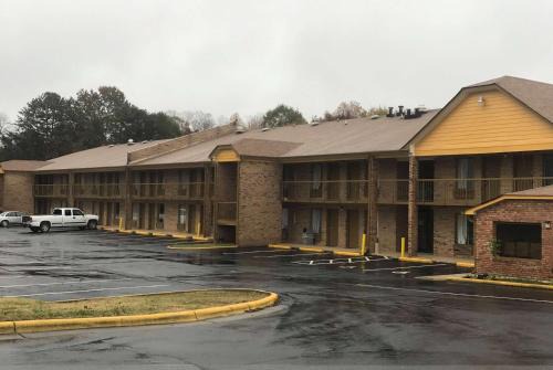 King Hotel | Days Inn by Wyndham King-Winston Salem Area