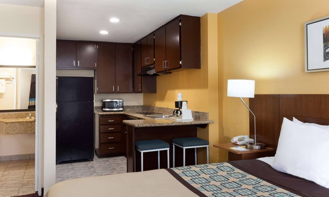 Del Cerro Hotel | Days Inn by Wyndham Mission Valley/SDSU