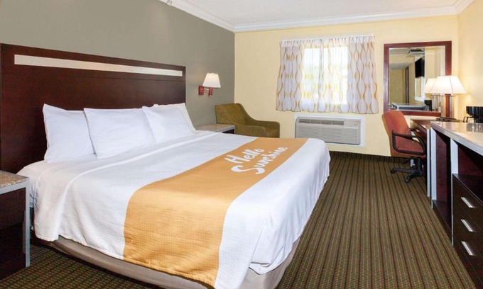 Nanuet Hotel | Days Inn by Wyndham Nanuet / Spring Valley