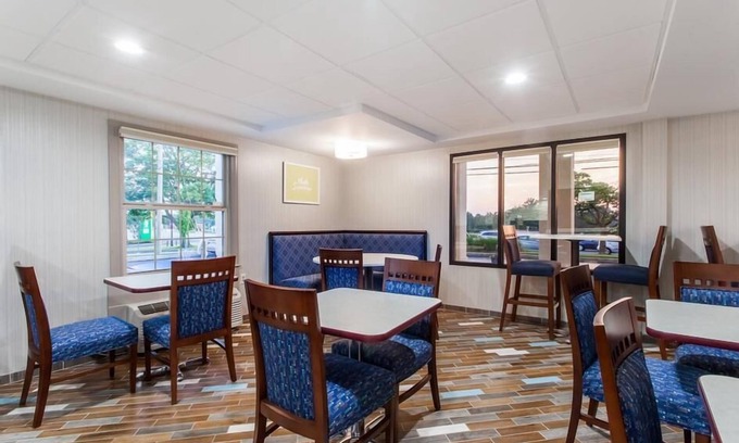 Newark Hotel | Days Inn by Wyndham Newark Wilmington