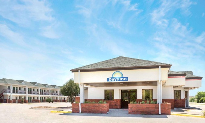 Keith County Hotel | Days Inn by Wyndham Paxton
