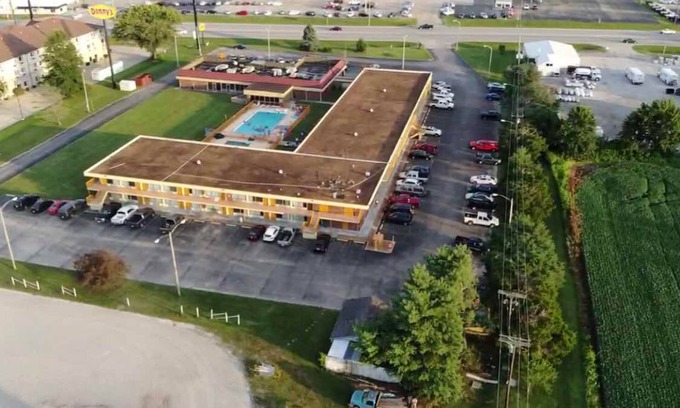 Salem Hotel | Days Inn by Wyndham Salem, Illinois