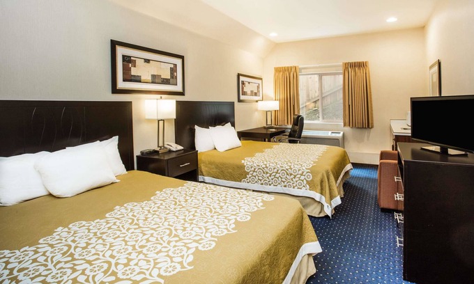 Shoreline Hotel | Days Inn by Wyndham Seattle Aurora
