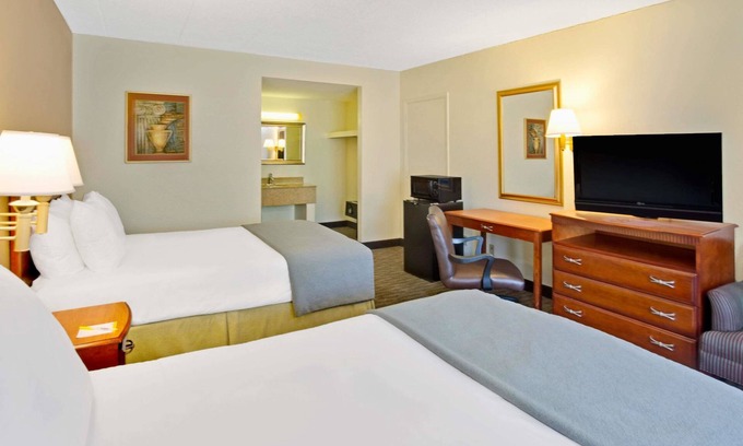 Downtown Hotel | Days Inn by Wyndham Silver Spring