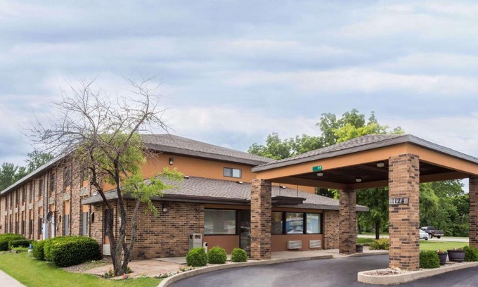 Stoughton Hotel | Days Inn by Wyndham Stoughton WI.
