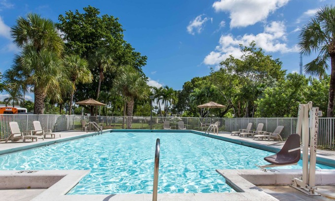 Riverside Park Hotel | Days Inn by Wyndham Fort Lauderdale Airport Cruise Port