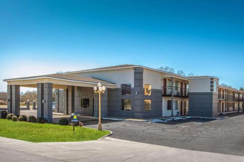 Bellmead Hotel | Days Inn by Wyndham Waco Near Downtown University