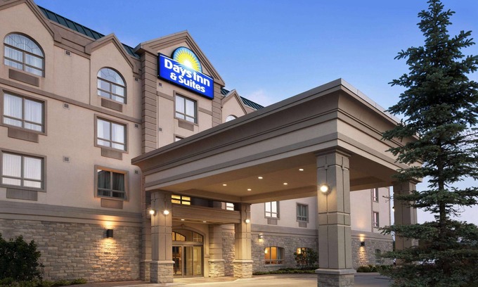 Collingwood Hotel | Days Inn & Suites by Wyndham Collingwood