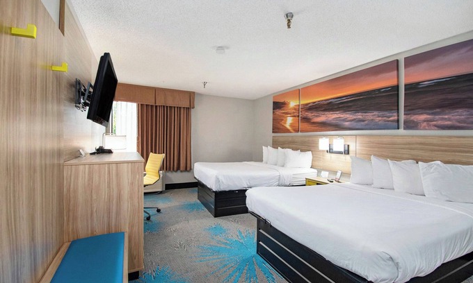 Mount Pleasant Hotel | Days Inn & Suites by Wyndham Mt Pleasant