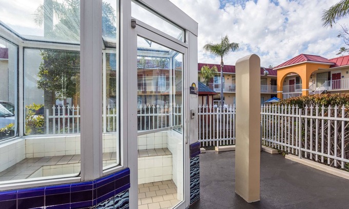 Bayonet Point Hotel | Days Inn & Suites by Wyndham Port Richey