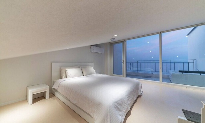 Pohang Villa | Daytona Pool Villa
