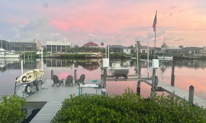 Apollo Beach House | Dazzling waterfront home with HEATED saltwater pool in Tampa Bay