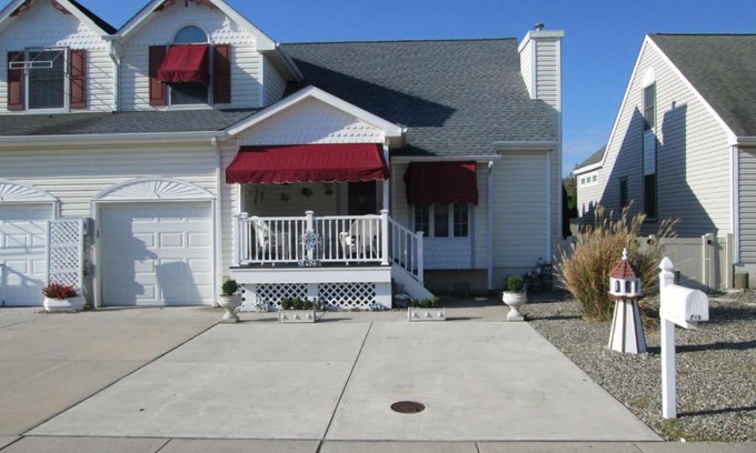 Diamond Beach House | DB216 East Memphis Avenue