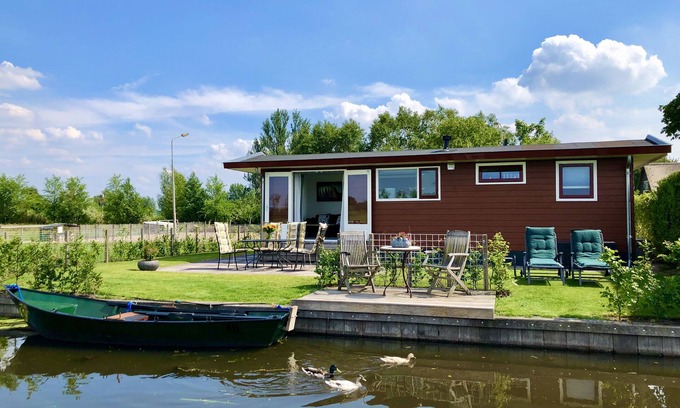 Municipality of Stichtse Vecht House | De Roodborst, in the middle of nature, with rowing boat, and near Amsterdam