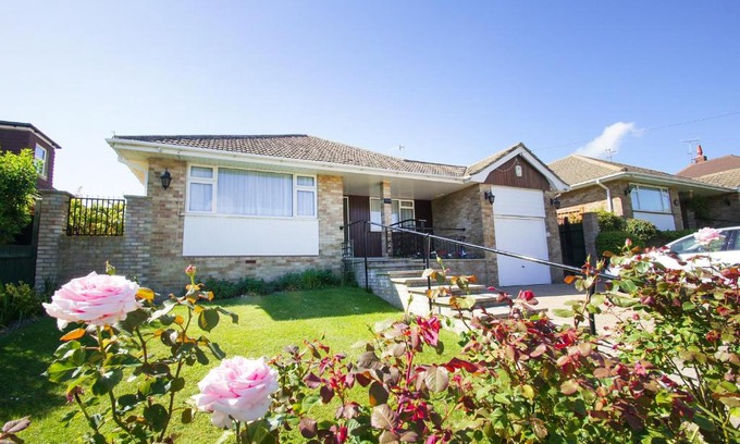 Rottingdean House | Dean Court Garden - Parking - by Brighton Holiday Lets