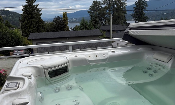 Burnaby House | Debbie's Cozy 1-Bedroom with Ocean Views & Hot Tub
