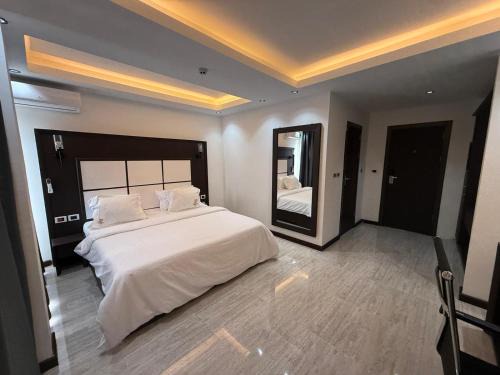 Bonaberi Hotel | Debolonia Palace Hotel