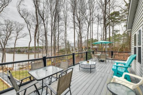 Bracey Apartment | Deck and Lake Gaston Access Dog-Friendly Getaway
